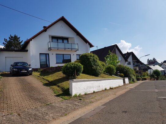 Freistehendes EFH mit großer Garage