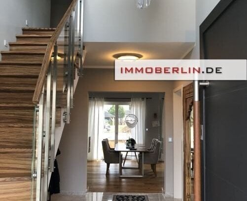 IMMOBERLIN.DE - Energieeffizientes Haus mit Villenflair, Sonnenterrasse & Garage beim Krüpelsee