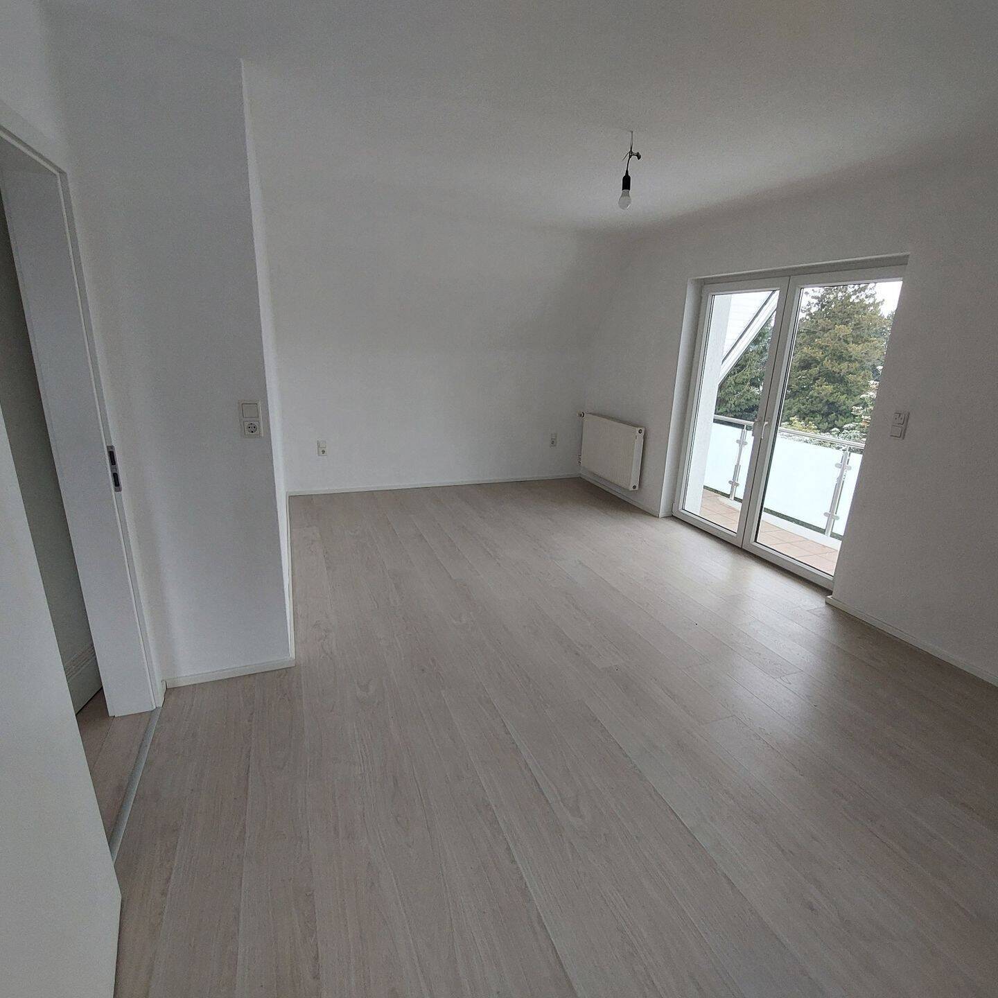 2 Zimmer Dachgeschoss Wohnung 68 m²