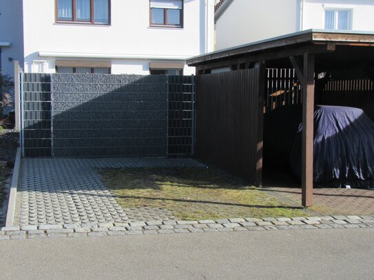 Schönes Doppelhaus in ruhiger Wohnlage mit Carport und Abstellplatz