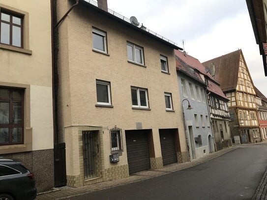 2 FH Stadthaus mit 3 Garagen Innenhof und Lagerflächen