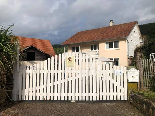 Wunderschöner Dreiseithof / Bauernhof mit 1.1 ha Wiese am Haus