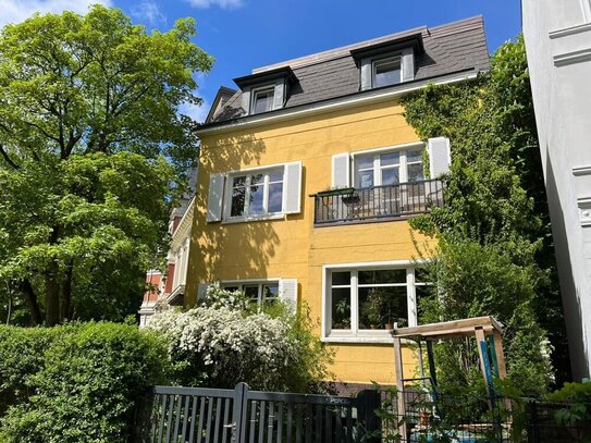 Historische Stadtvilla am Wohlers Park - 360 m² mit Parkplatz & Garage in Szenelage -