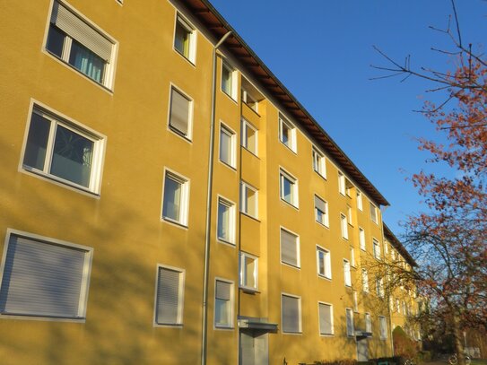 helle 2-Zimmerwohnung mit Südbalkon, renoviert, Nähe Siemens Campus, mit Kfz-Stellplatz