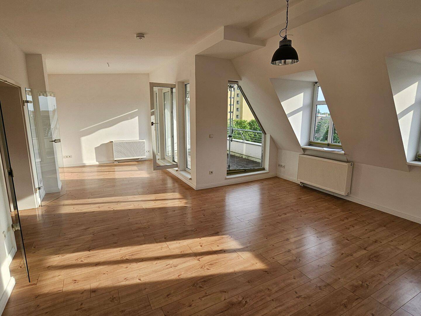 Sonnige Dachgeschosswohnung mit Sonnenterrasse am Britzer Damm in Neukölln - Photo 1