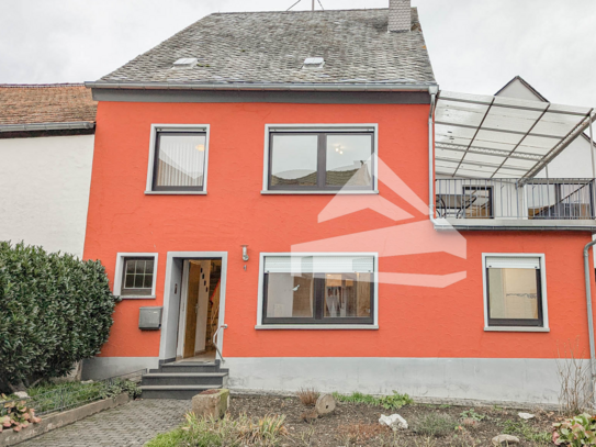 Charmantes Einfamilienhaus mit Doppelgarage und Dachterrasse