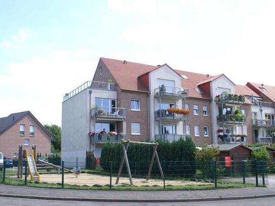 Moderne, Terrassenwohnung mit großzügigem Wohnbereich.