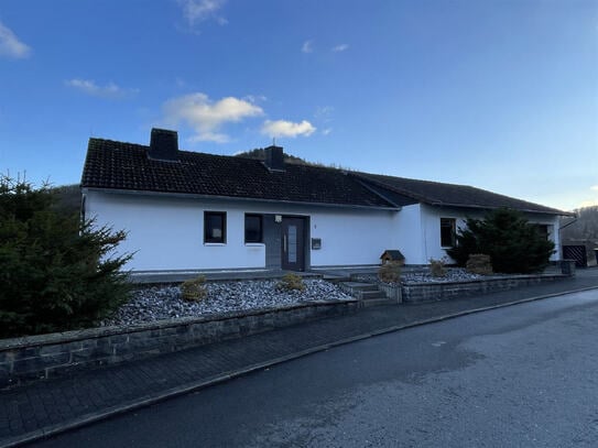 Wohnhaus mit Einliegerwohnung in Battenberg (Eder)