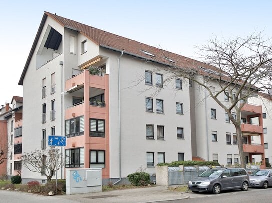 Attraktive, gut geschnittene Dachgeschosswohnung mit Balkon u. Garagenstellplatz in ruhiger Wohnlage