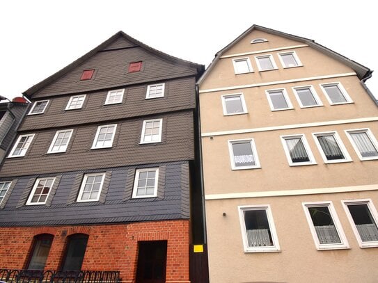 Zwei Mehrfamilienhäuser mit acht Wohnungen im historischen Stadtkern