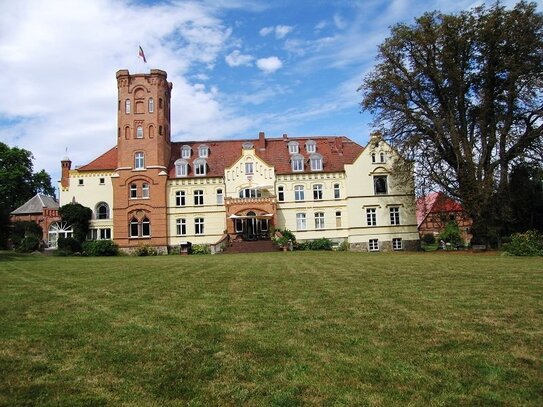 Dachgeschosswohnung im Schloss Lelkendorf