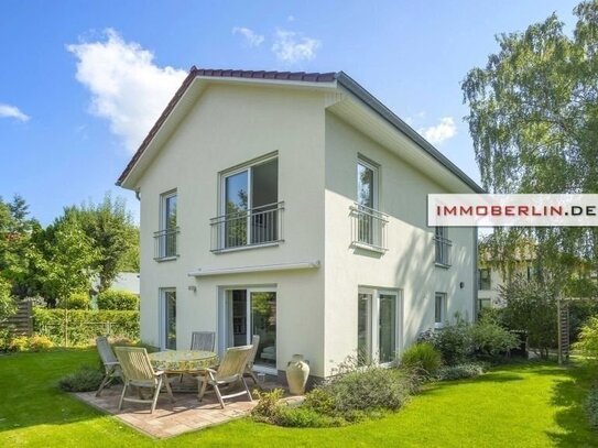 IMMOBERLIN.DE - Toplage bei der Havel! Exzellentes Einfamilienhaus mit Südwestgarten + Bootsliegeplatz