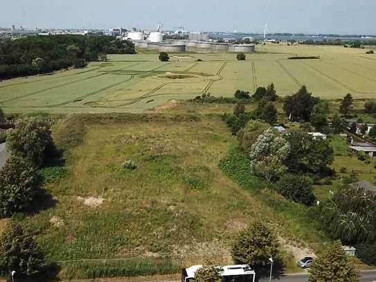 Baureifes Gewerbegrundstück mit 8.576 m² in direkter Nähe zum Überseehafen in Rostock-Nienhagen!