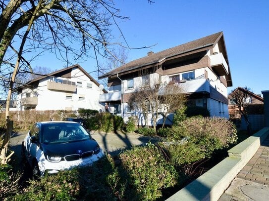 Dachgeschosswohnung mit Balkon - ruhig gelegen in einer Spielstraße mit idyllischem Baumbestand