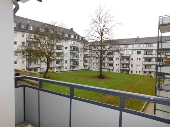 Gemütliche 2,5-Zimmer-Whg. m. Balkon und Einbauküche in sehr zentraler Lage