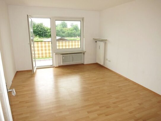 Renovierte, helle 3 Zimmer Wohnung mit großer Süd-Loggia - nur einen Katzensprung vom Germeringer See entfernt!