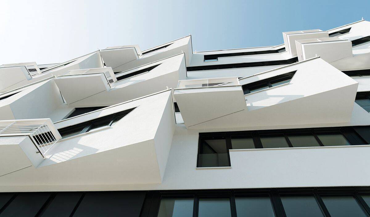 WOHNEN AN DER SPREE: Cityapartment in Berlins ikonischem WAVE mit Einbauküche + Balkon - Photo 1