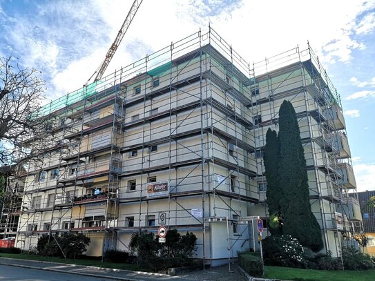 Renovierungsbedürftige, leerstehende, kleinere 3-Zi.-EG-Whg. (Hochparterre) mit SW-Balkon und Stellplatz