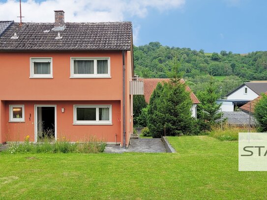 Doppelhaushälfte - alt, aber gepflegt, in schöner, ruhiger Lage mit Garten!