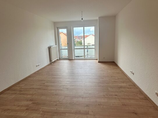 Renovierte 3-Raum-Wohnung mit Balkon und Außenstellplatz!