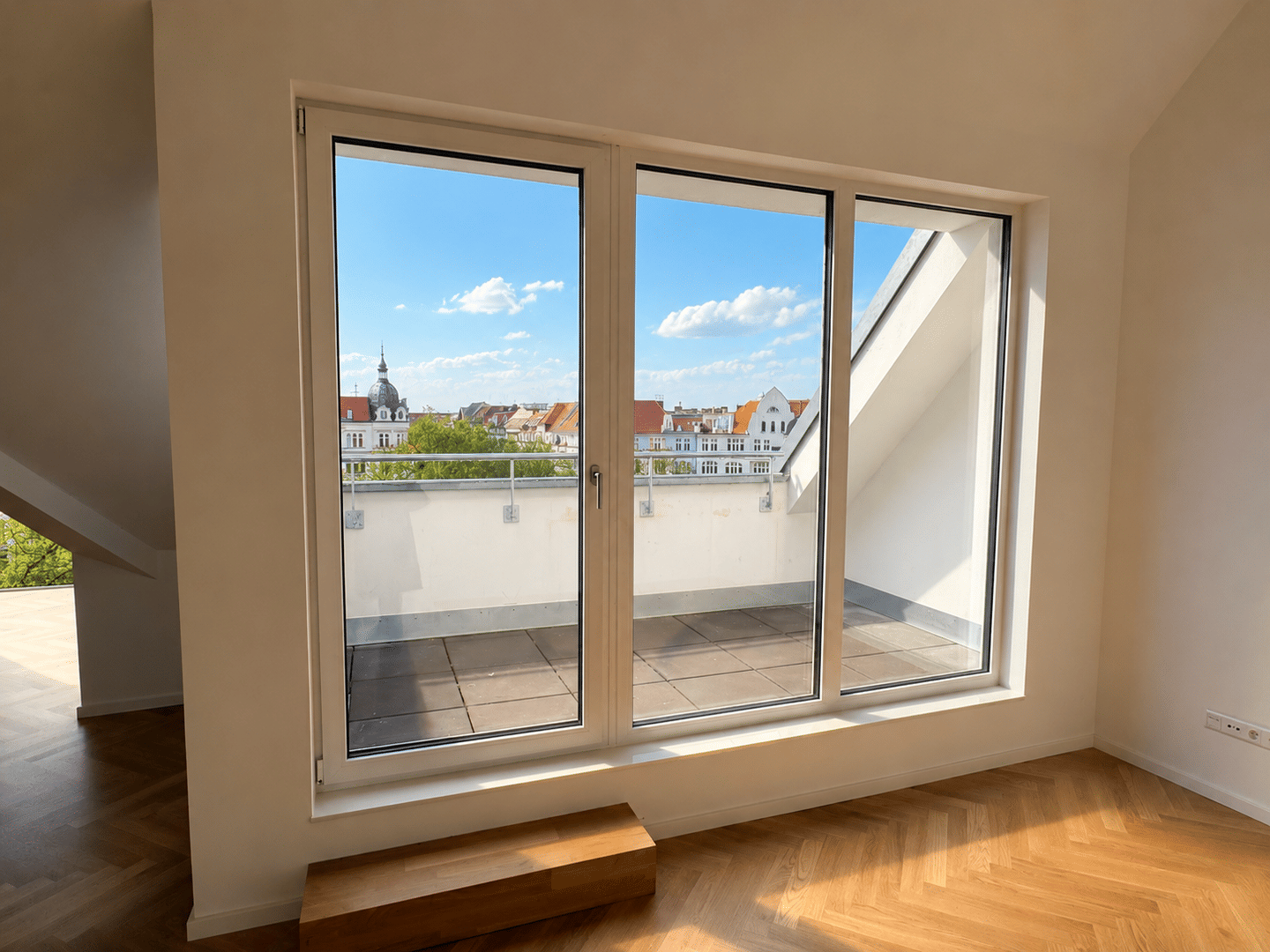 Moderne 3-Zimmer-Dachgeschosswohnung in begehrter Lage von Wilmersdorf - Photo 1