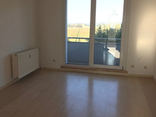 Schöne 3-Zimmer-Wohnung mit Balkon + EBK