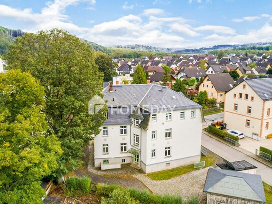 Freistehendes MFH mit zwei Gewerbeeinheiten & 4 Wohnungen mit Altbaucharme auf 1290 m² Grundstück