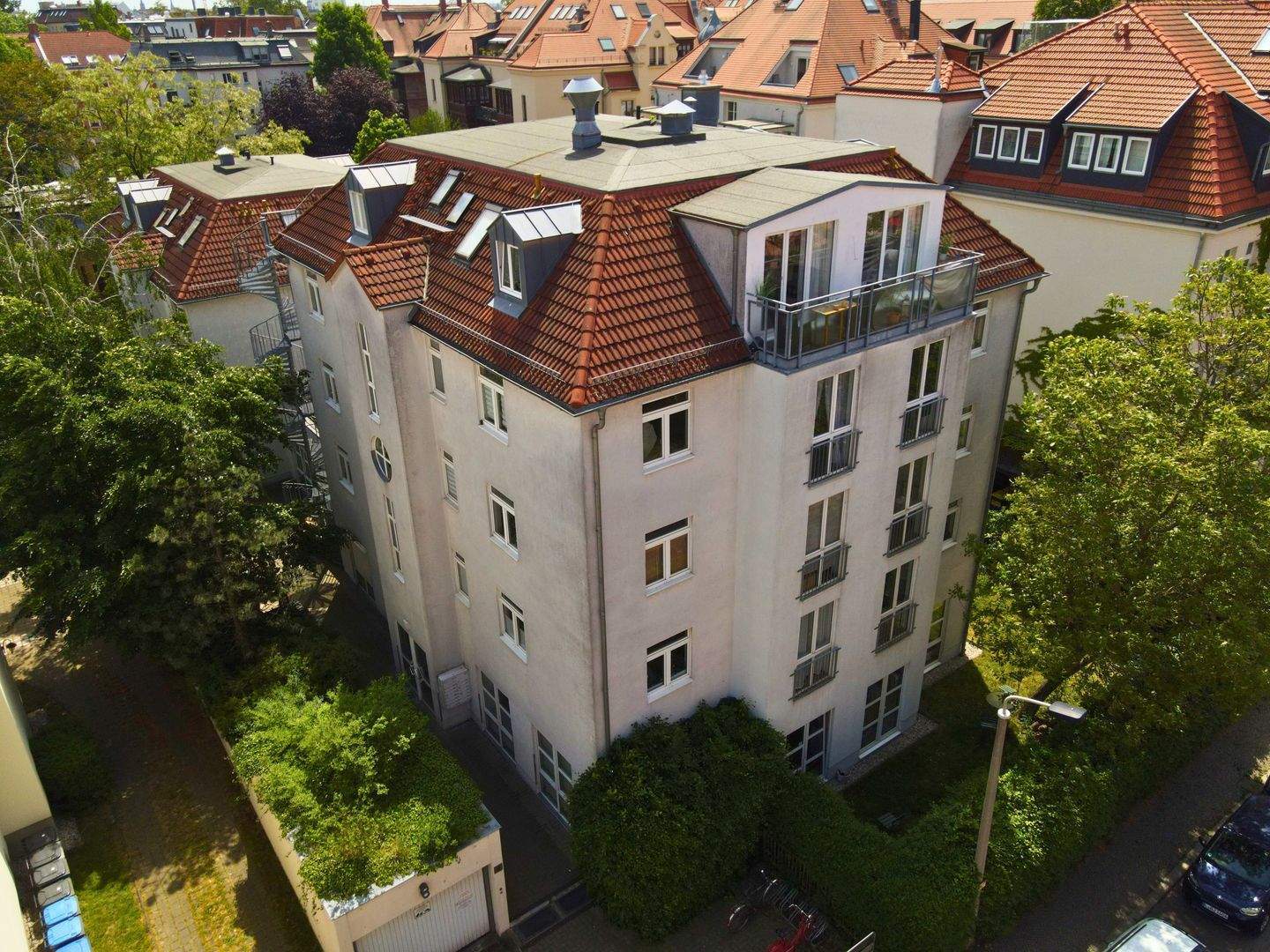 Vielseitig nutzbare Einheit mit Gartenanteil und Stellplatz in gefragter Lage