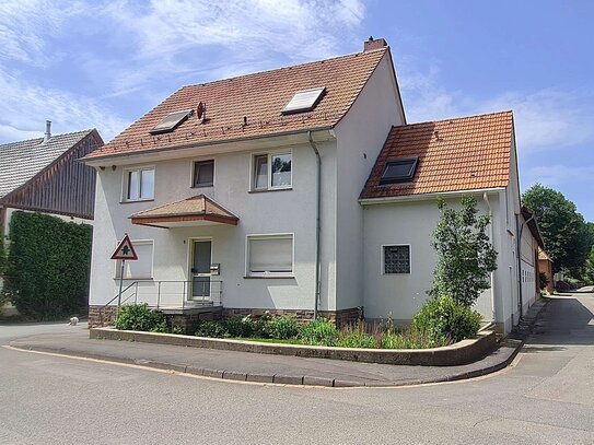 Modernisiertes Zweifamilienhaus mit ehem. Stallanbau und Scheune in Warburg-Dalheim