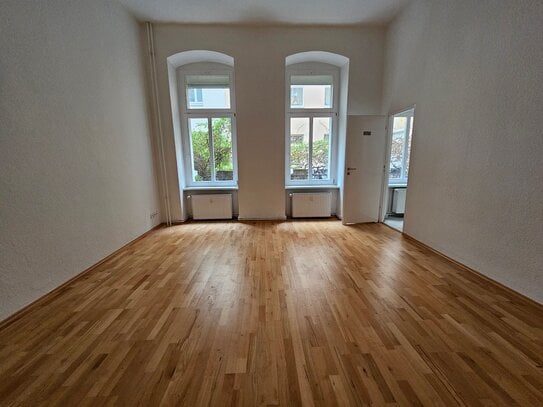 gemütliche kleine Wohnung -bezugsfrei- im Jugendstilaltbau in Prenzl.Berg