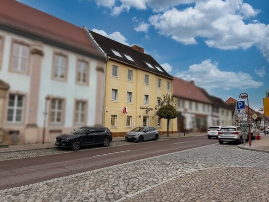 Attraktives Mehrfamilienhaus im Herzen von Nienburg (Saale) am Marktplatz!