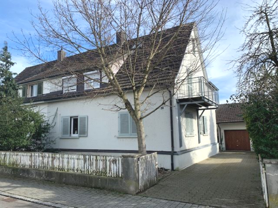 Maisonette-Wohnung im Zweifamilienhaus mit schönem Garten und Garage.