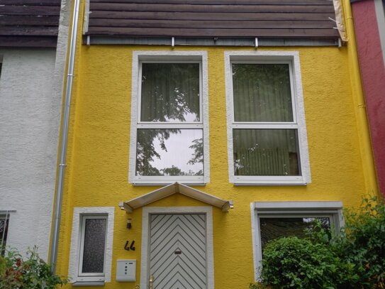 Schönes Reihenmittelhaus mit Garten, Balkonen in Reisholz