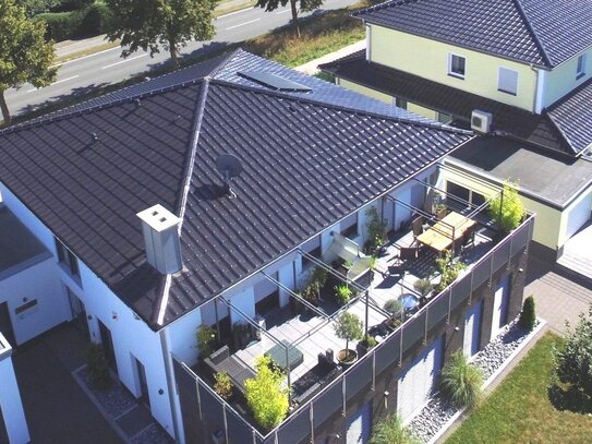 Wie ein Bungalow im 1.OG ! 4 Zi-Whg mit eigenem Eingang, Garage und großer Dachterrasse im Niedrigenergiehaus