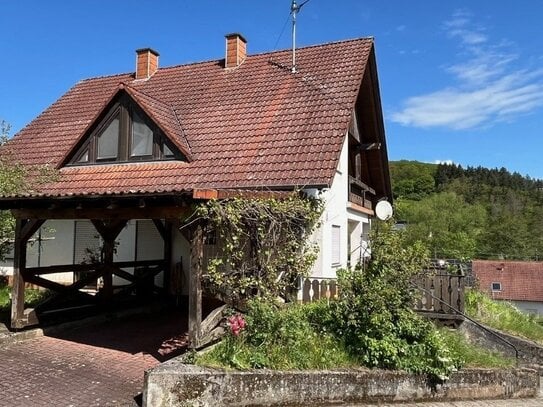 Größzügiges freistehendes Einfamilienhaus mit Einliegerwohnung in ruhiger Lage