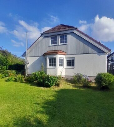 Einfamilienhaus (ca. 176 m² Wohn-/Nutzfläche) mit Garten und Garagenhaus in Fröndenberg-Hohenheide