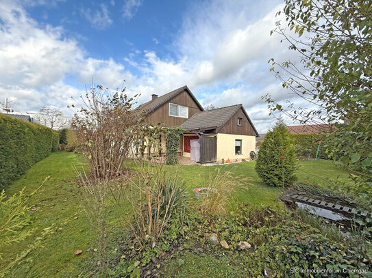 Einfamilienhaus oder Generationenhaus mit großzügigem Grundstück in ruhiger, sonniger Lage.