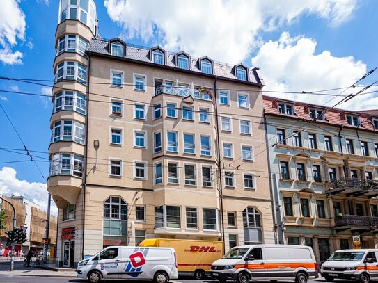 Hier werden Sie sicher gesehen. Große Schaufensterfläche und regen Publikumsverkehr.