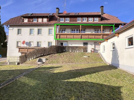 Klasse Wohnung mit großem Balkon und Gartenanteil