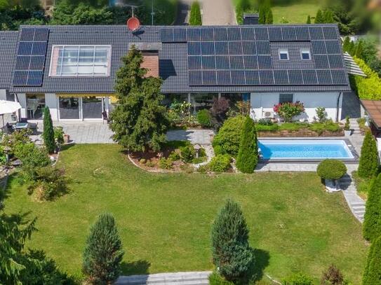 Großzügige Luxusvilla mit Pool und tollem Garten - Doppelgarage - Sehr gepflegt - Effizienzklasse A