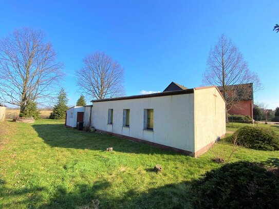 Tolles Grundstück mit vielfältig nutzbarem Haus oder zur Neubebauung in schöner grüner Wohnlage