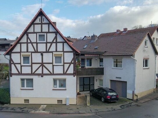 Viel Haus für wenig Geld: Einfamilienhaus mit Einliegerwohnung, Balkon und Garage