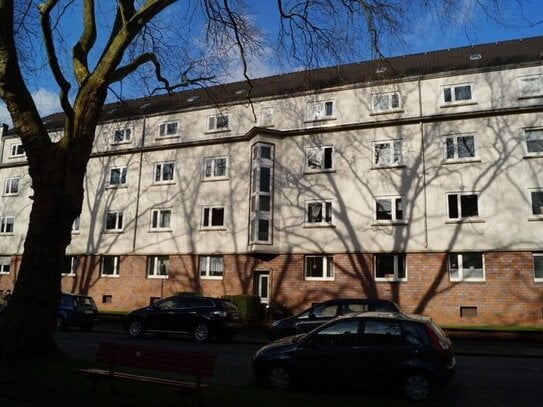 Leicht einzugsbereite 3-R-Wohnung im EG mit Balkon!