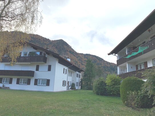 Wohnen am Fusse des Wallberg / sehr gepflegte 3- zimmer Terrassenwohnung