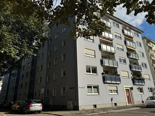 Bestlage im Lindenhof, vermietete 1 Zimmerwohnung mit Tageslichtbad, sep. Küche und Südloggia direkt am Rhein