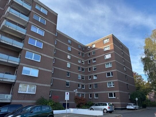 Top gepflegte 1-Zimmerwohnung mit Balkon und Tiefgaragenstellplatz