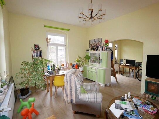 Schöne 3,5-Zimmer-Altbau-Wohnung mit Balkon und Stellplatz Nähe Bahnhof