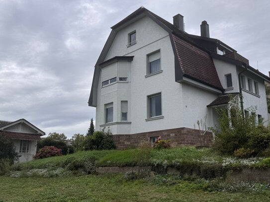 Stilvolles Haus mit großem Grundstück in zentraler Lage von Baden-Baden zu verkaufen.