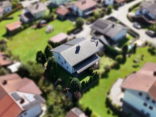 Doppelhaushälfte in sonniger Lage mit Garten, Terrasse und Garage