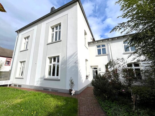 Großes Einfamilienhaus mit Garten in Buir